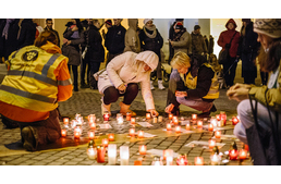 Apró gyertyalángokkal emlékeztek az állatkínzás áldozataira